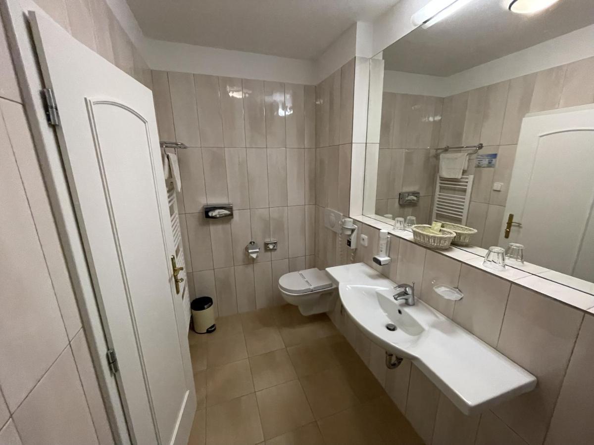 Hotel Reza Frantiskovy Lazne Luaran gambar