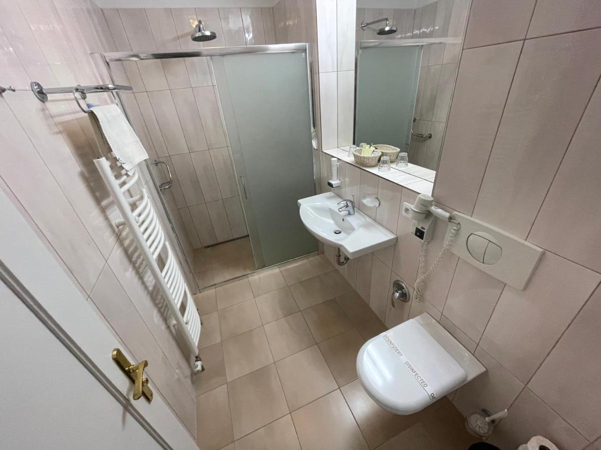 Hotel Reza Frantiskovy Lazne Luaran gambar
