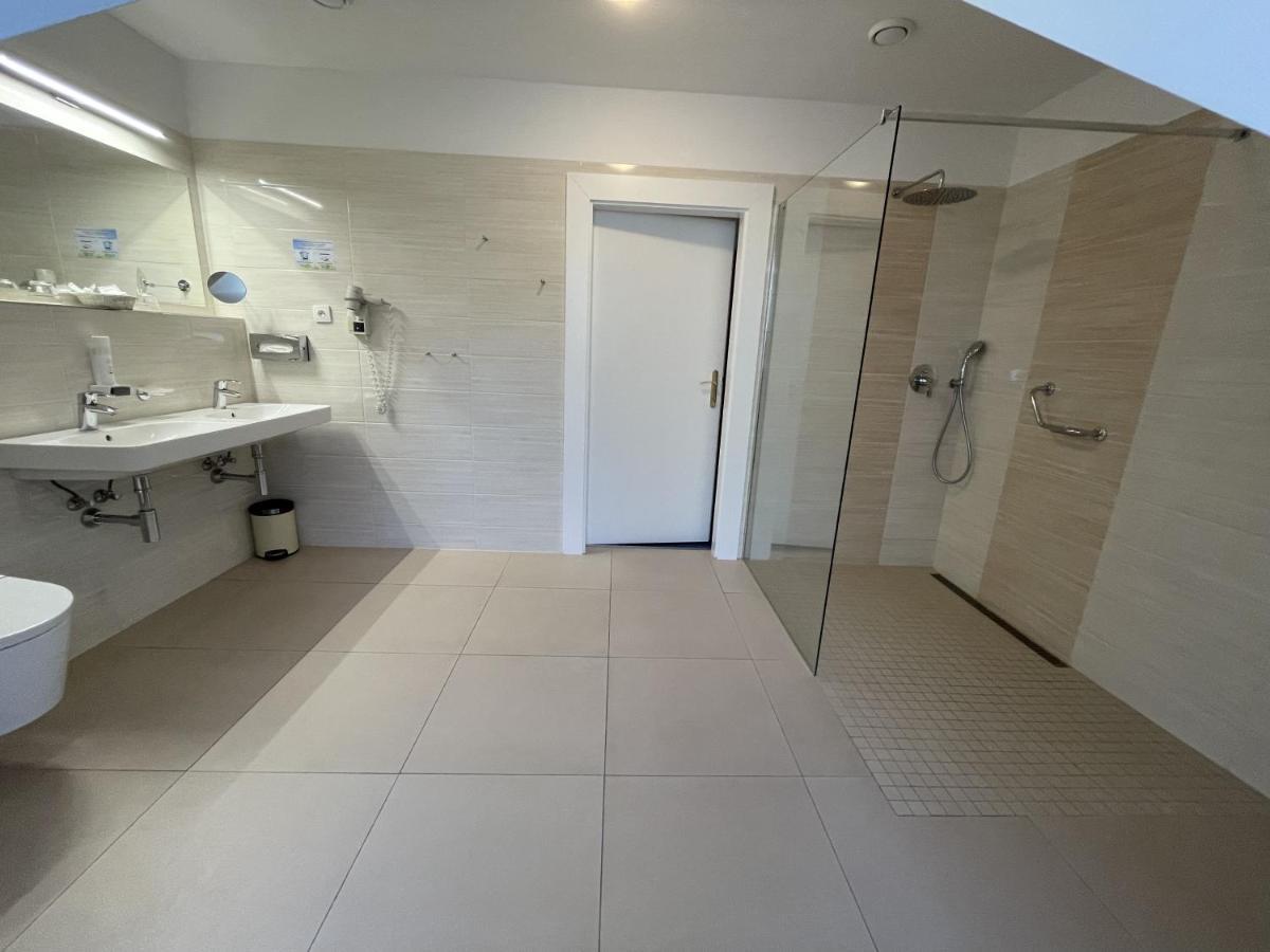 Hotel Reza Frantiskovy Lazne Luaran gambar