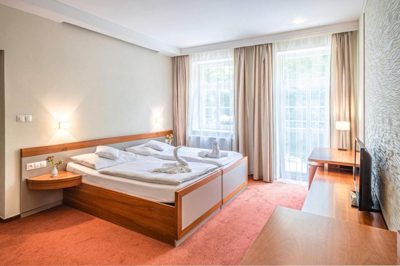 Hotel Reza Frantiskovy Lazne Luaran gambar