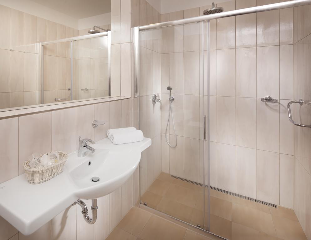 Hotel Reza Frantiskovy Lazne Luaran gambar