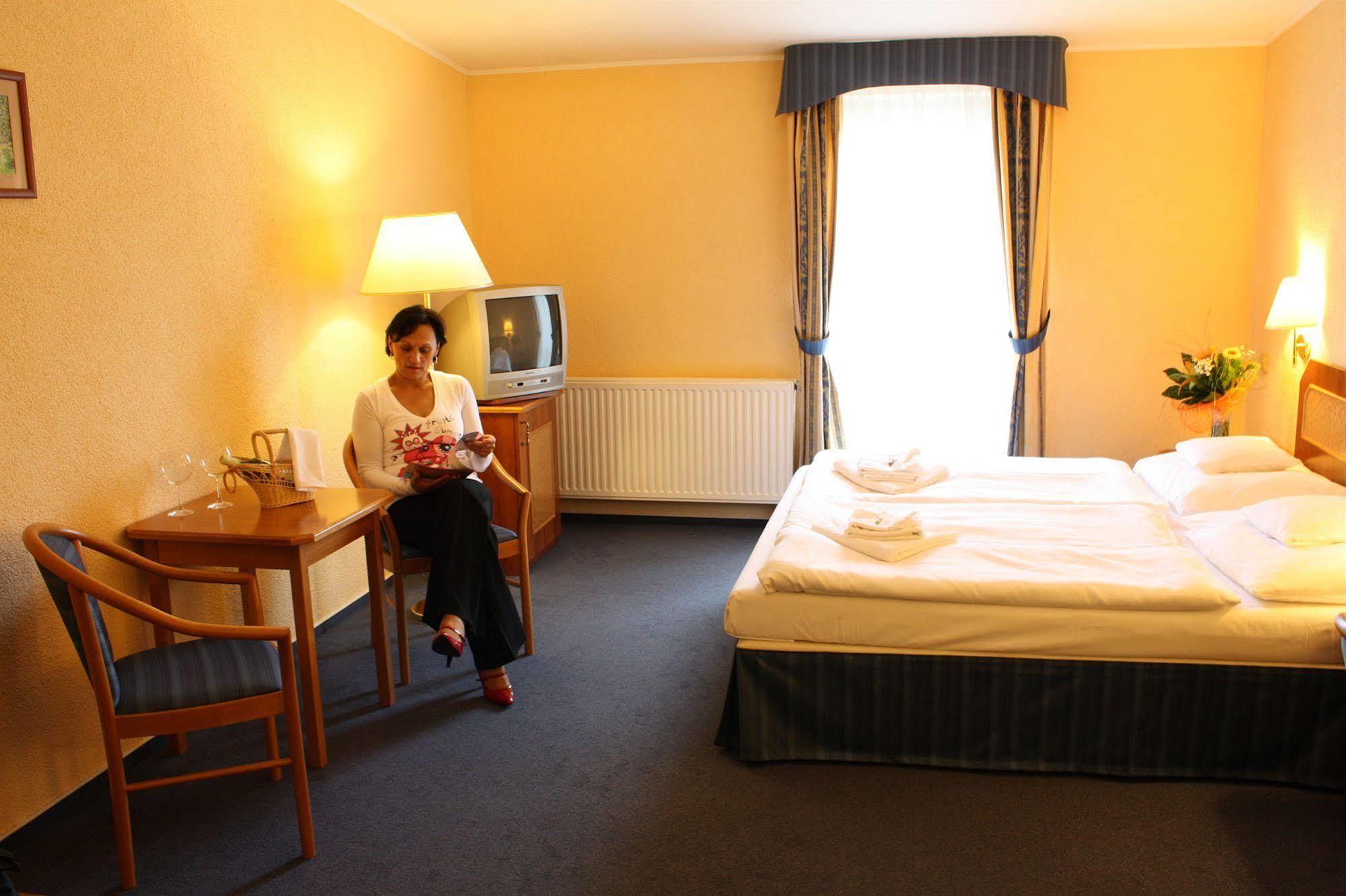 Hotel Reza Frantiskovy Lazne Luaran gambar